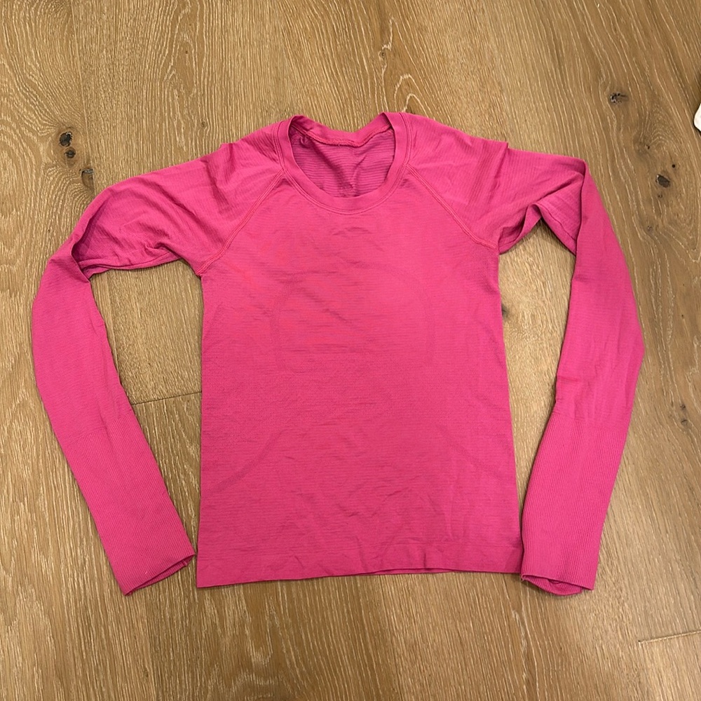 LULULEMON LONG SLEEVE SWIFTLY TECH! SIZE 2! HOT PINK